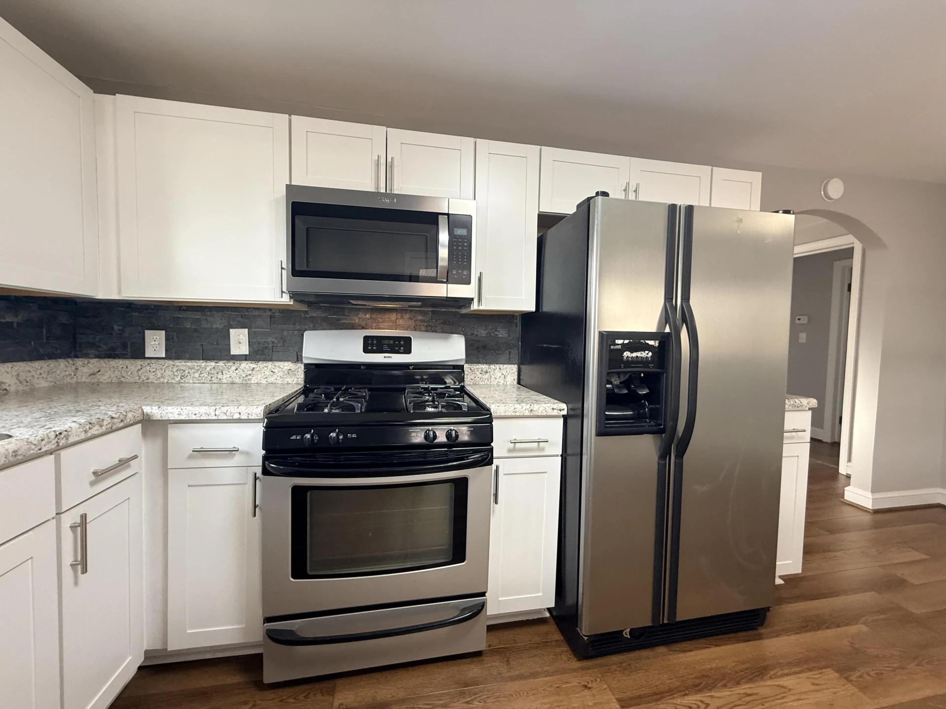402 Goodwin AVE - Photo 4