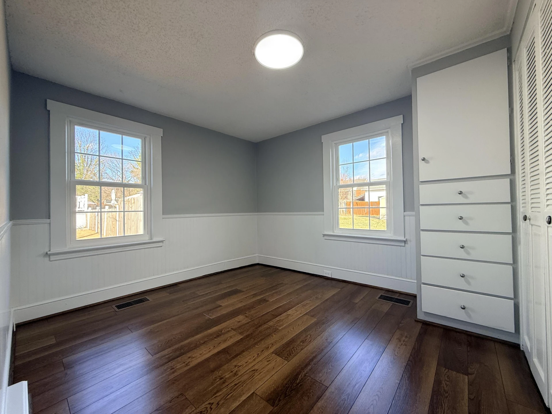 402 Goodwin AVE - Photo 7