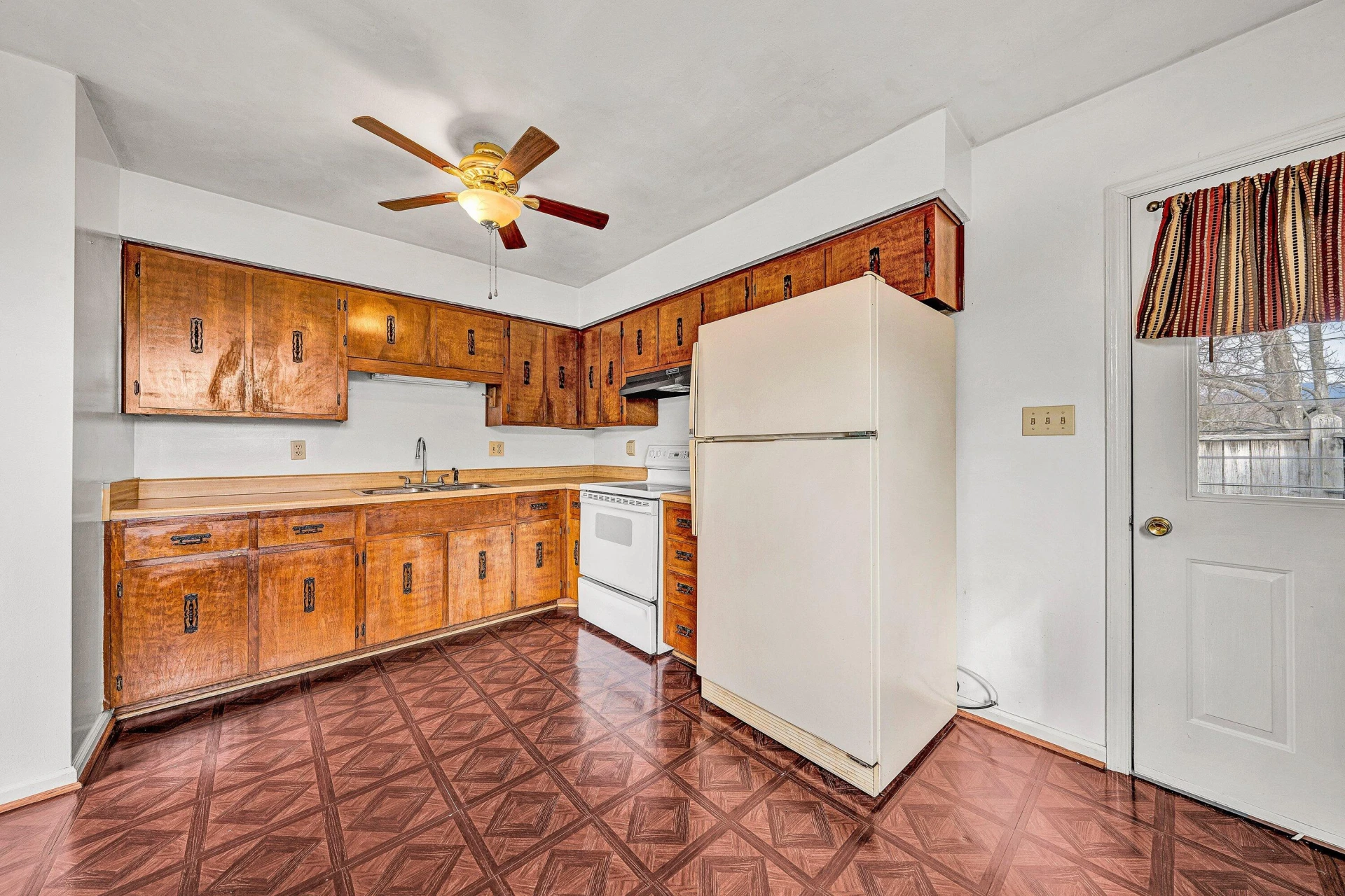 8530 Bullington CIR - Photo 10