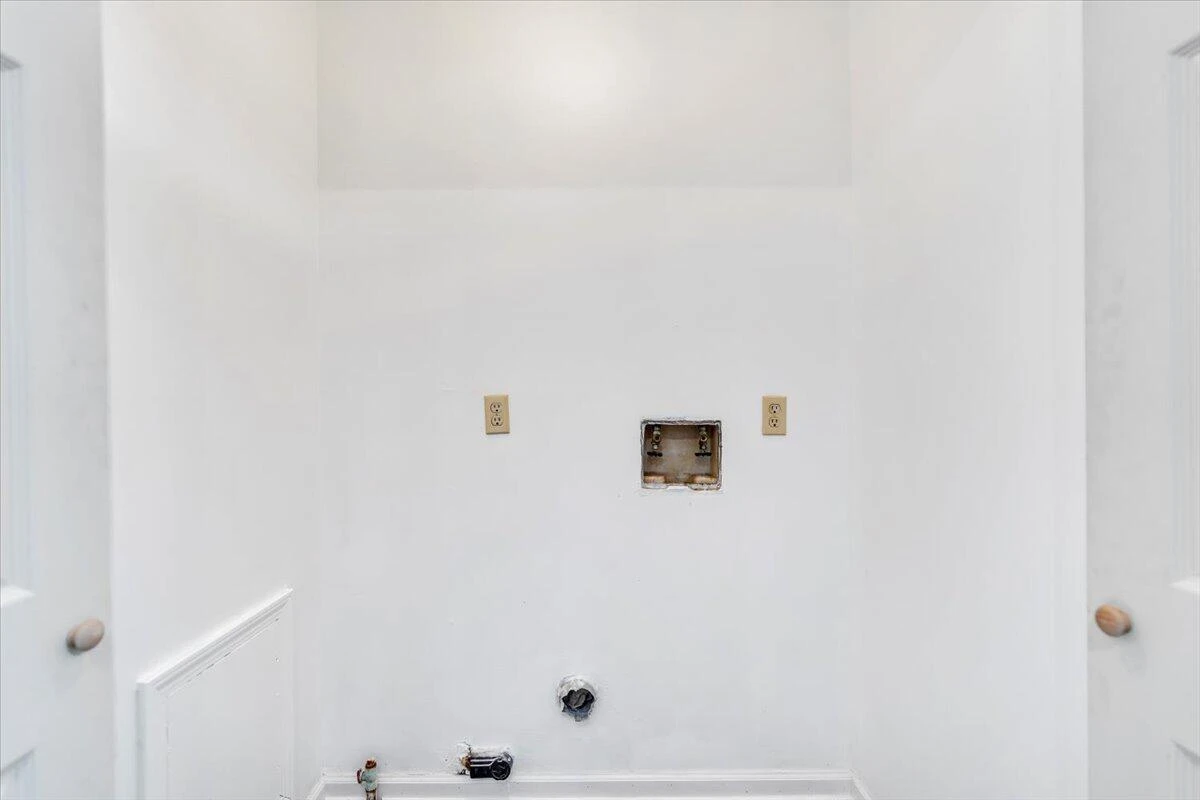 915 Loudon AVE NW - Photo 16