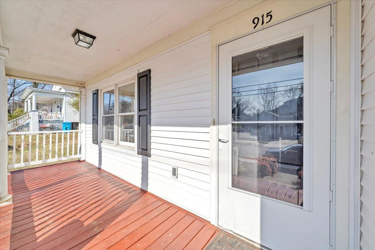 915 Loudon AVE NW - Photo 2
