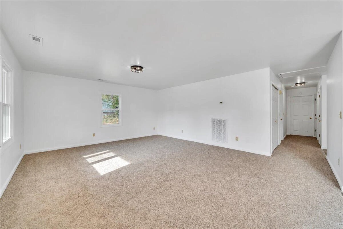 915 Loudon AVE NW - Photo 3
