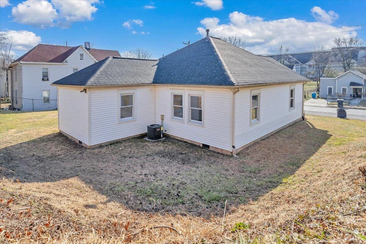 915 Loudon AVE NW - Photo 31