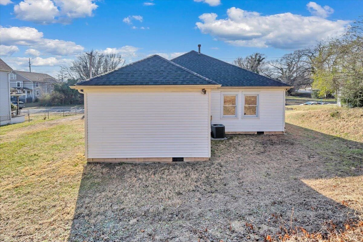 915 Loudon AVE NW - Photo 32