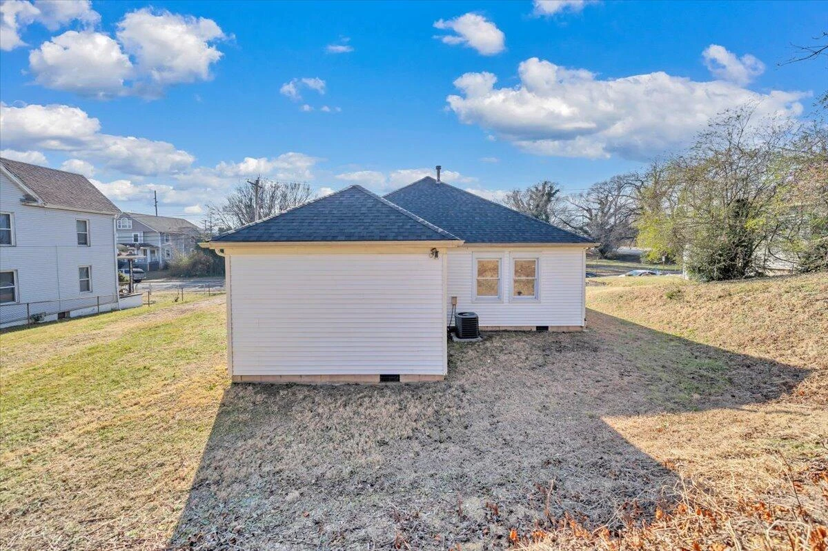 915 Loudon AVE NW - Photo 33