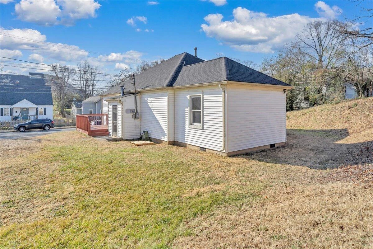 915 Loudon AVE NW - Photo 35