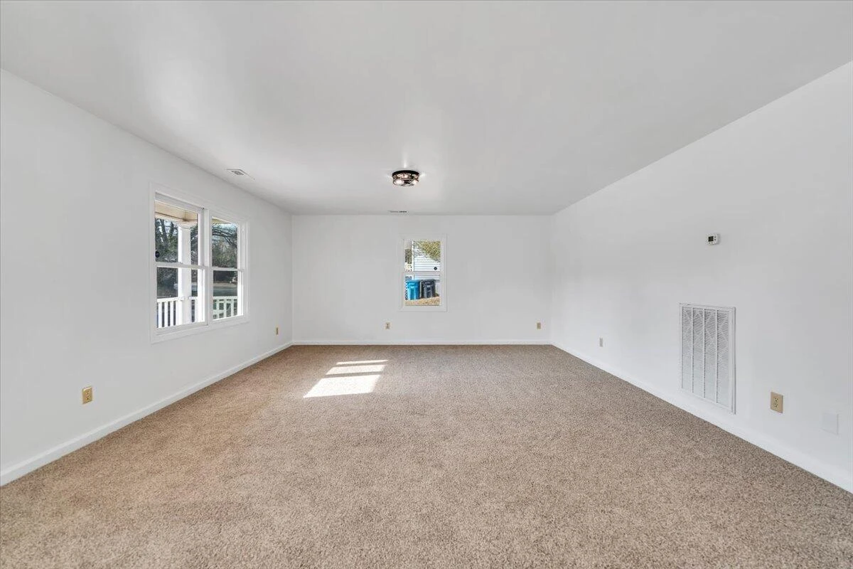 915 Loudon AVE NW - Photo 4