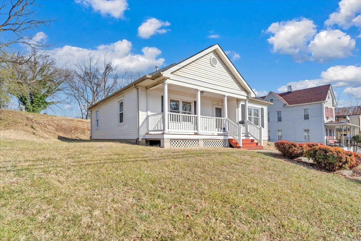 915 Loudon AVE NW - Photo 43