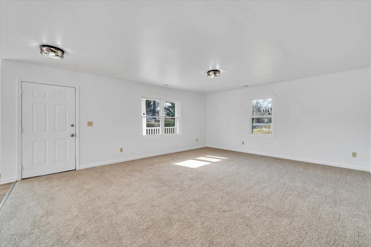 915 Loudon AVE NW - Photo 5