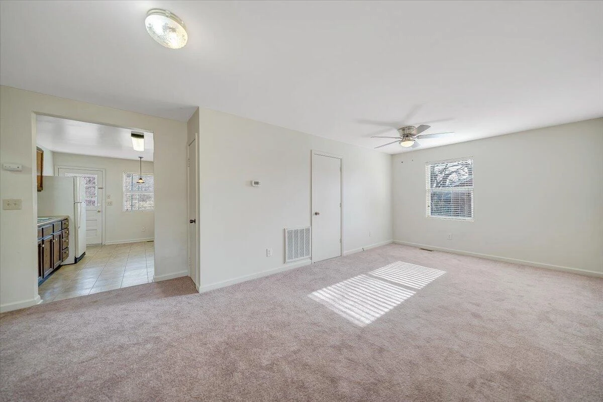 5549 Hollins RD - Photo 13