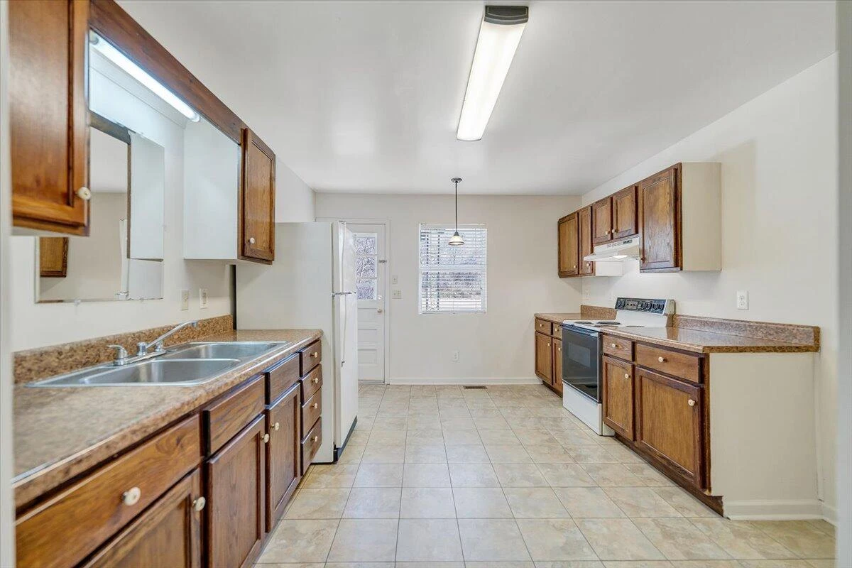 5549 Hollins RD - Photo 15