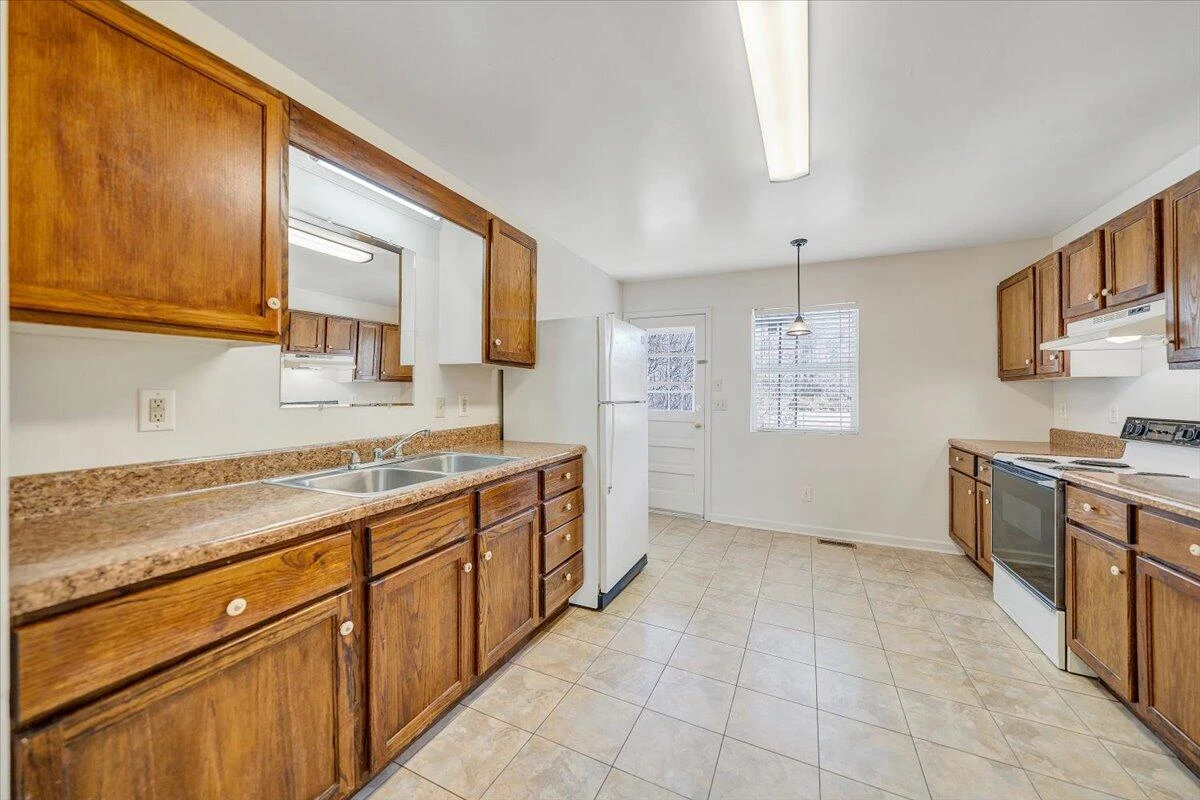 5549 Hollins RD - Photo 16