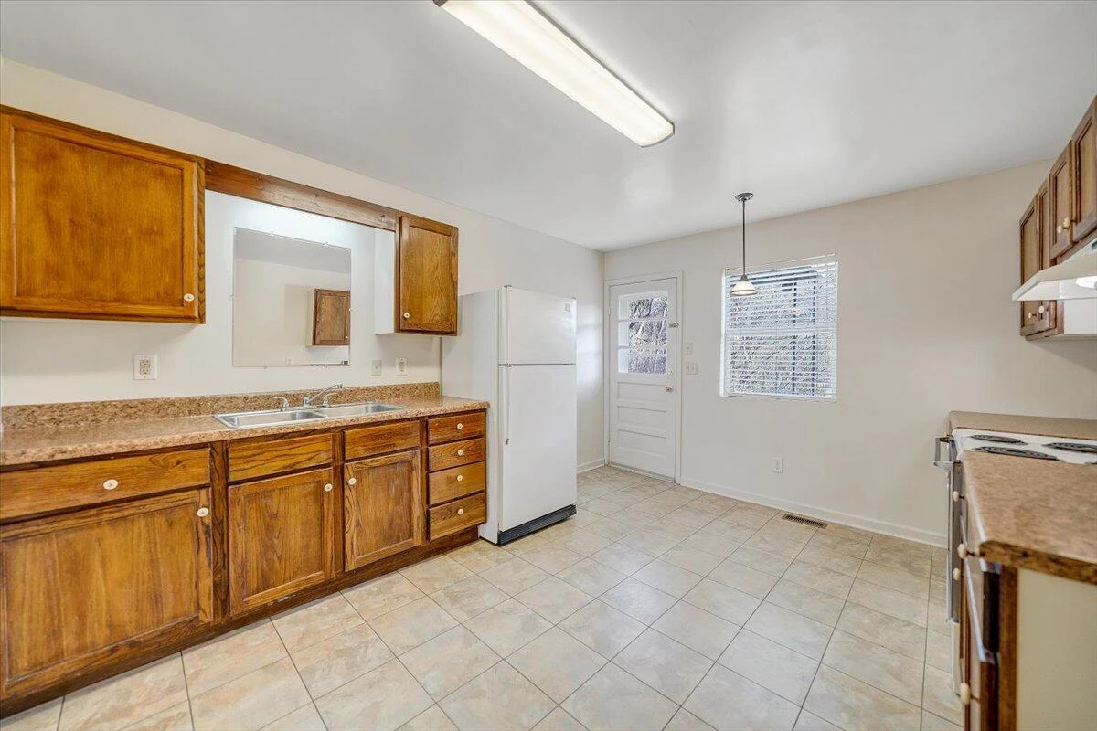 5549 Hollins RD - Photo 17