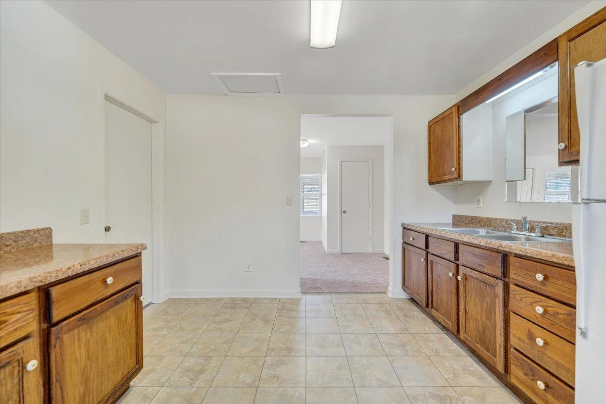 5549 Hollins RD - Photo 19