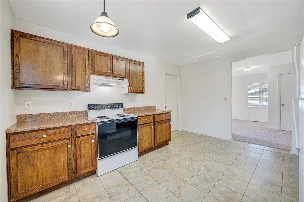 5549 Hollins RD - Photo 20