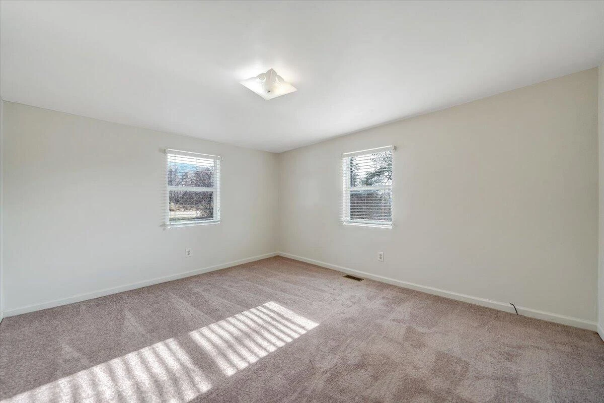 5549 Hollins RD - Photo 21