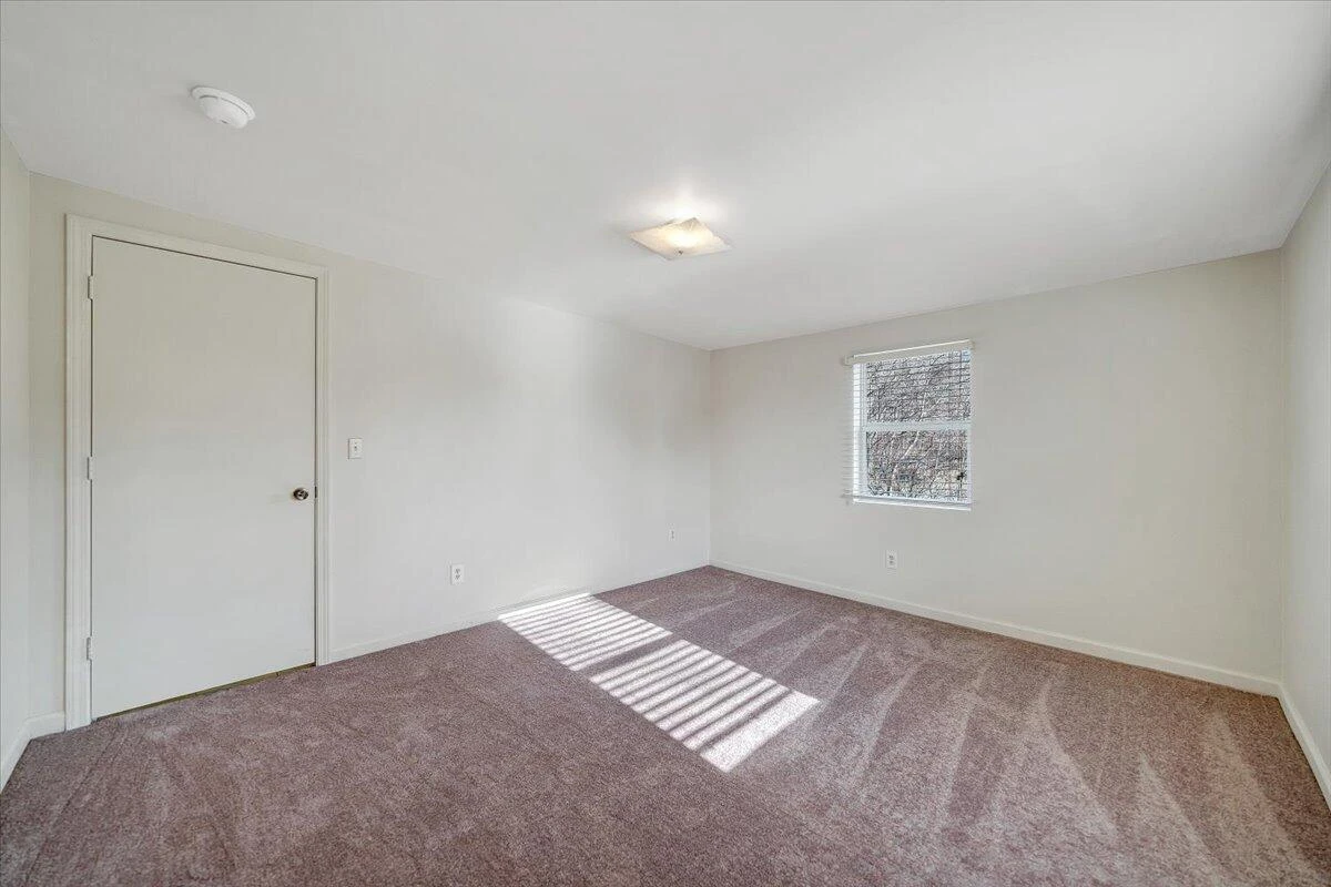 5549 Hollins RD - Photo 23