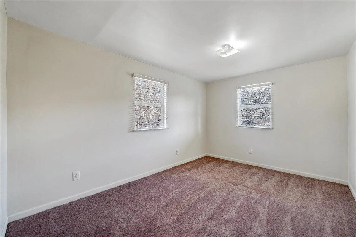 5549 Hollins RD - Photo 24