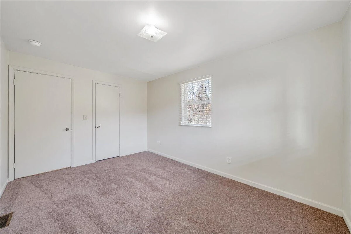 5549 Hollins RD - Photo 25