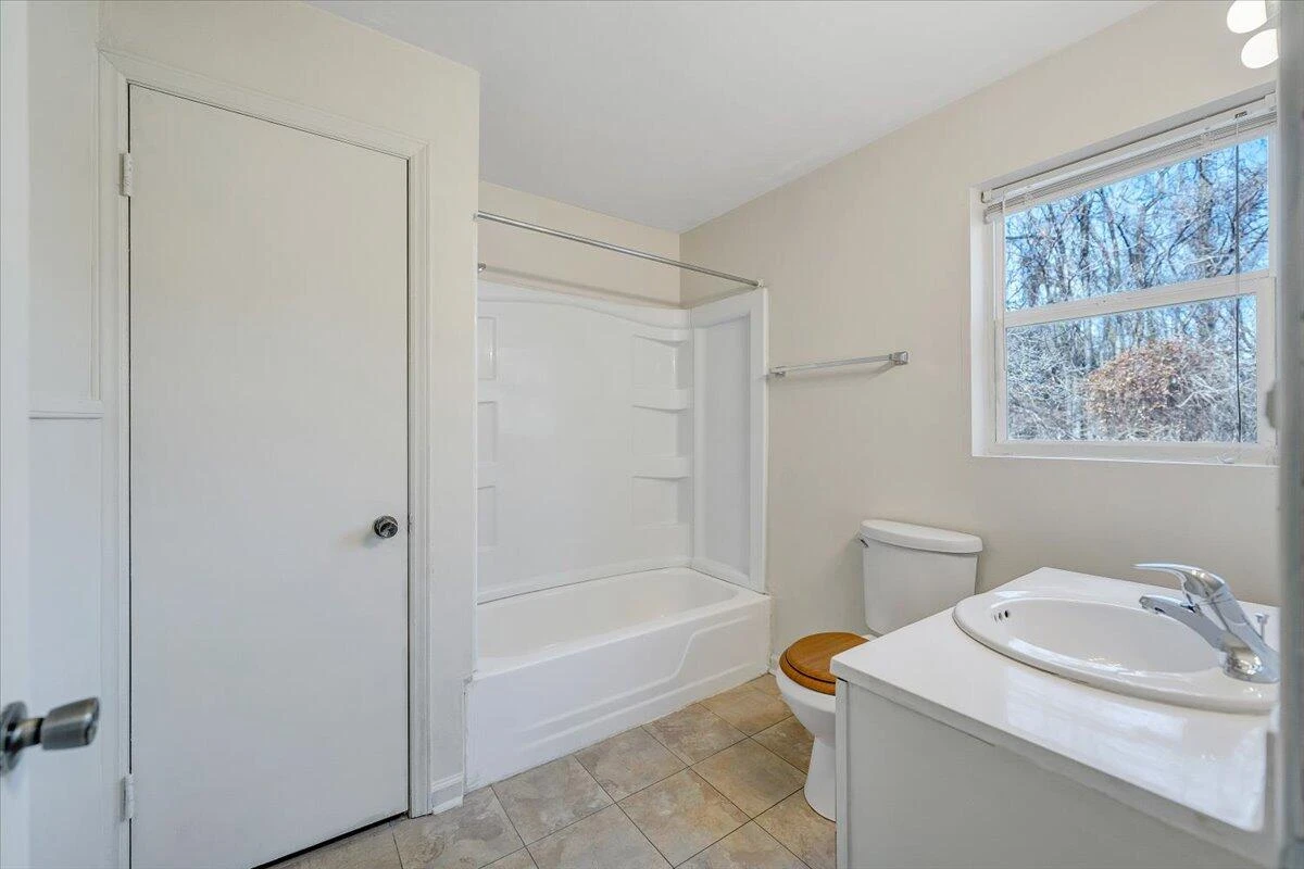 5549 Hollins RD - Photo 27