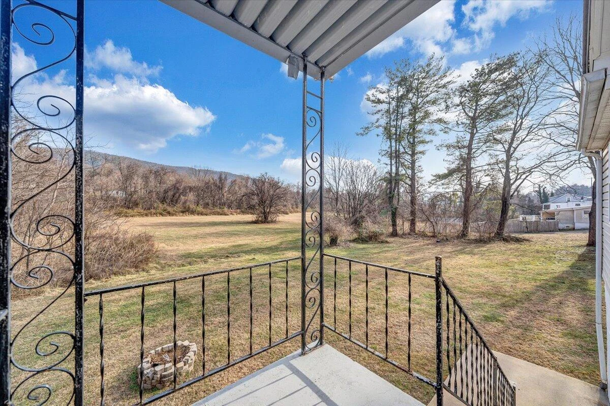 5549 Hollins RD - Photo 31