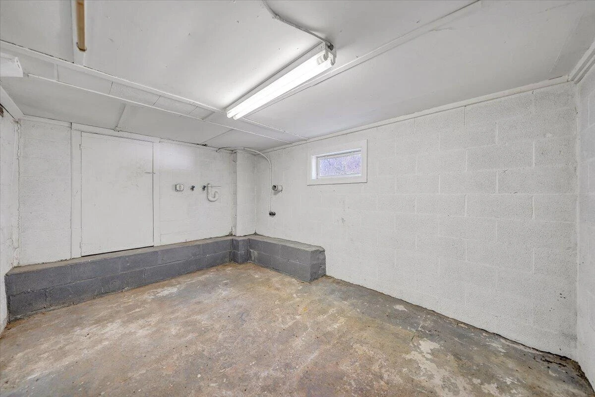 5549 Hollins RD - Photo 34