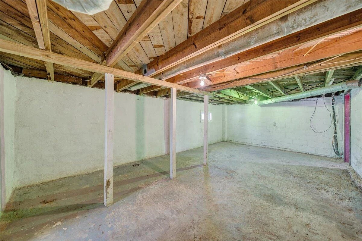 5549 Hollins RD - Photo 35