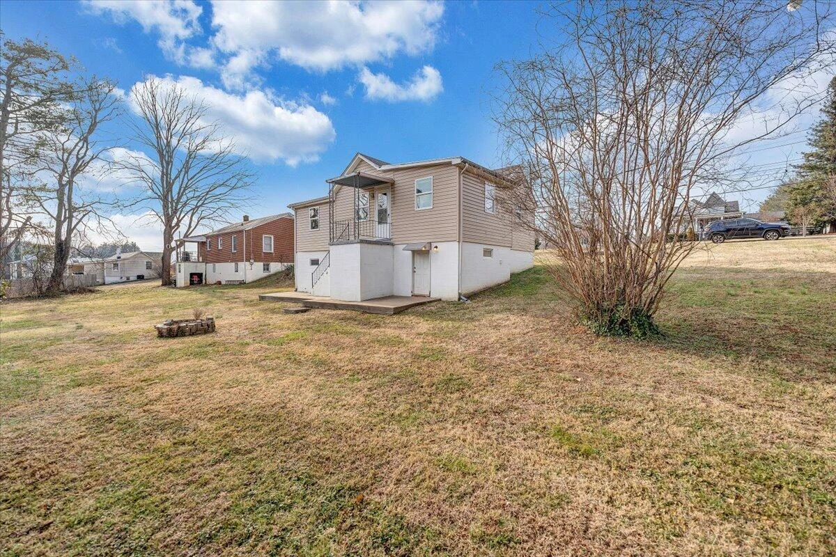 5549 Hollins RD - Photo 40