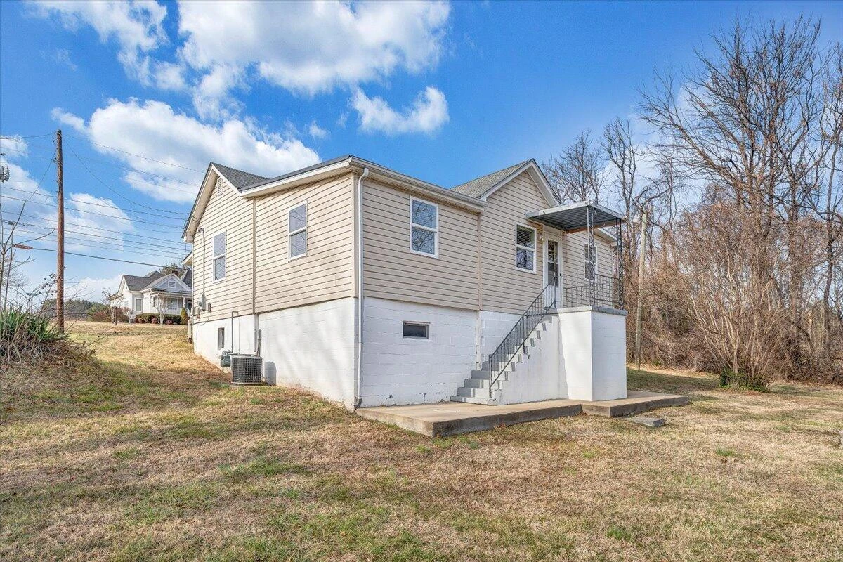 5549 Hollins RD - Photo 43