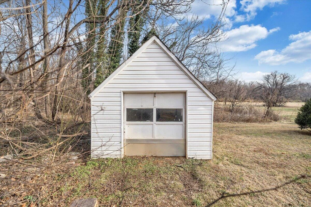 5549 Hollins RD - Photo 46