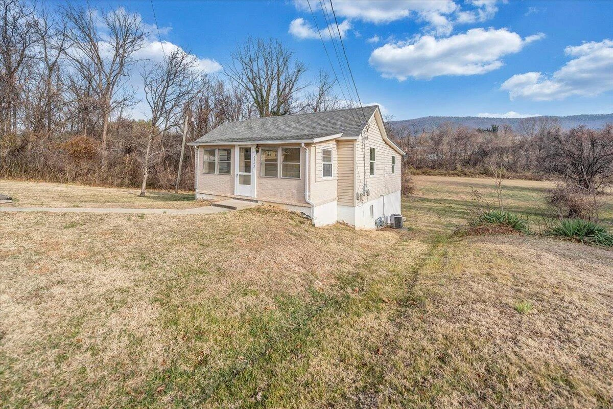 5549 Hollins RD - Photo 51