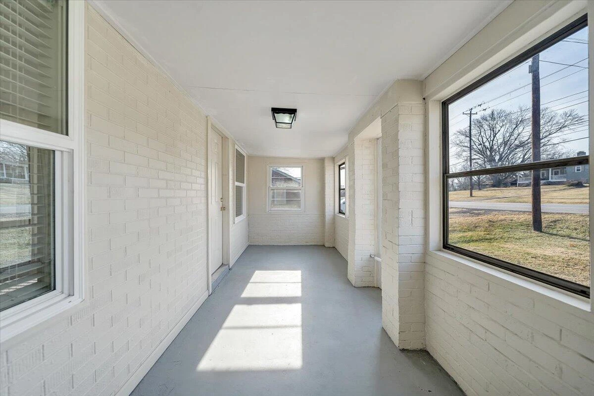 5549 Hollins RD - Photo 8