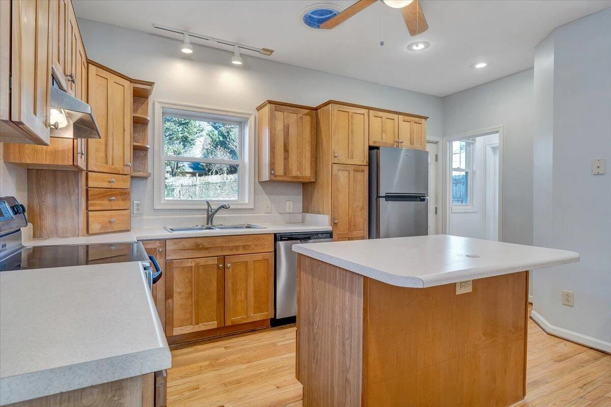 1601 Bluemont AVE SW - Photo 3