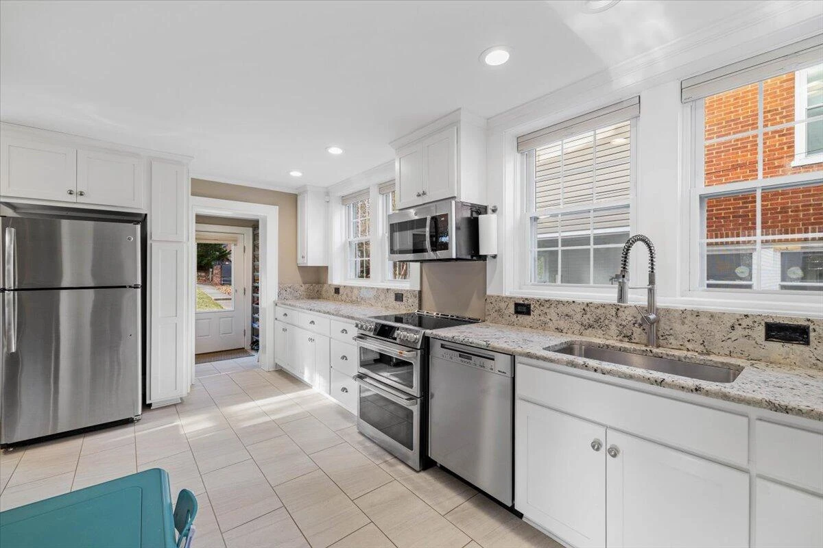2231 Carolina AVE SW - Photo 10