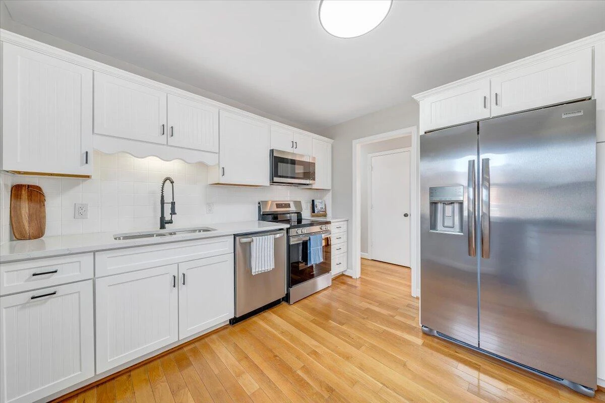 2903 Creekwood DR - Photo 9