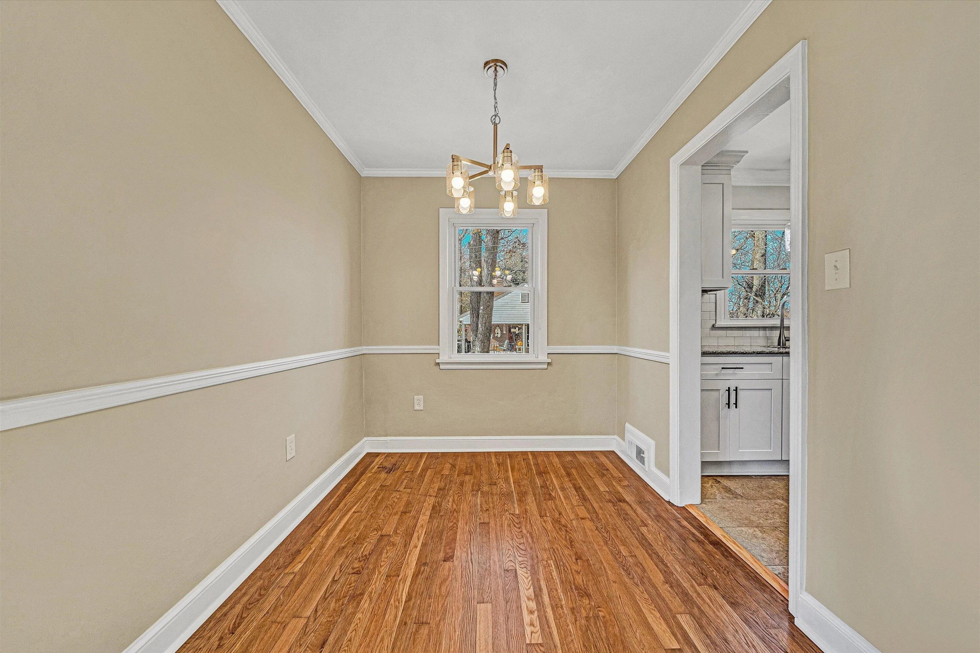 2715 Creston AVE SW - Photo 8