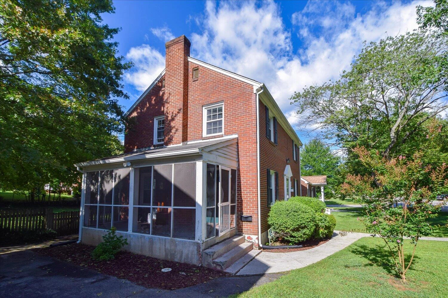 2414 Fairway DR SW - Photo 2