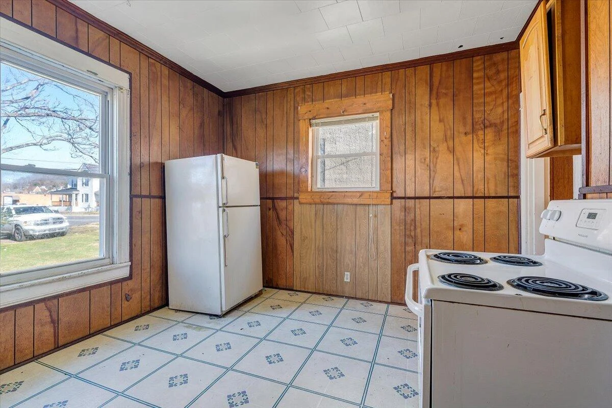 228 E Beech ST - Photo 10