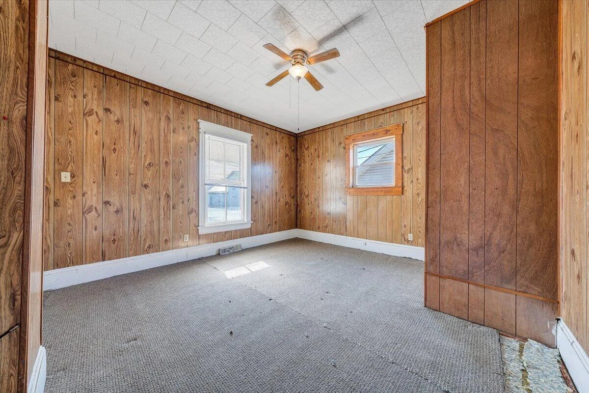 228 E Beech ST - Photo 15