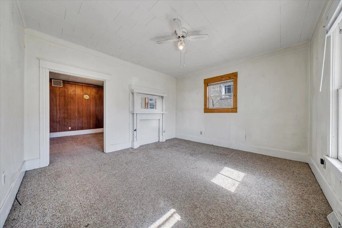 228 E Beech ST - Photo 2