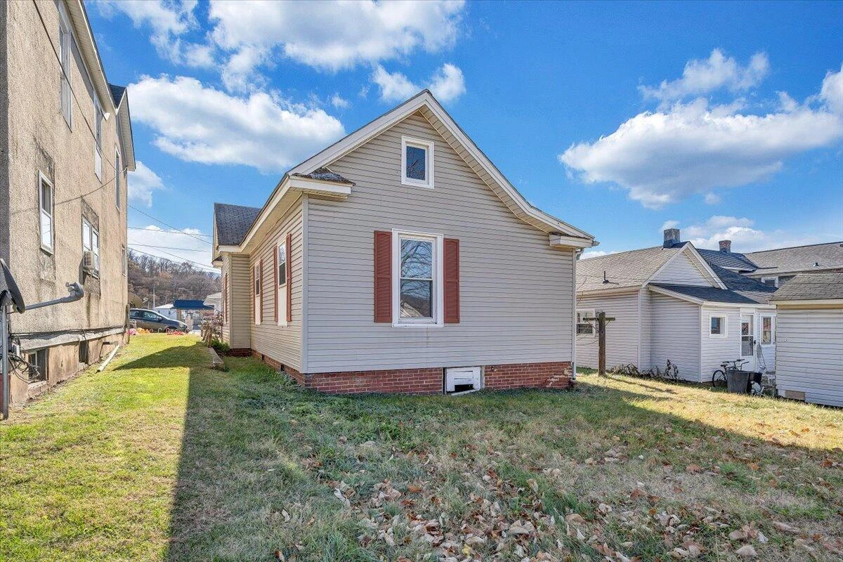 228 E Beech ST - Photo 21
