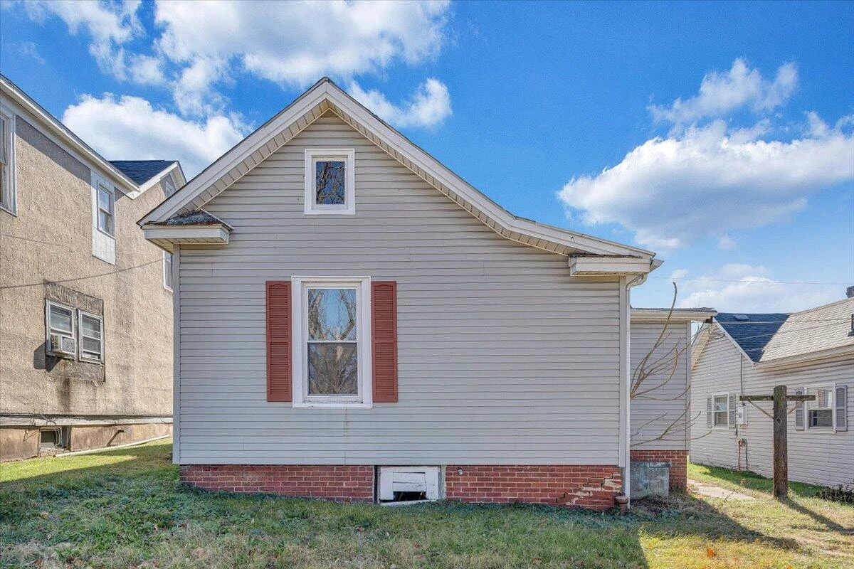 228 E Beech ST - Photo 22