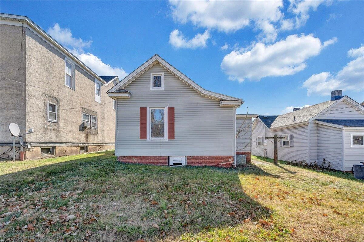 228 E Beech ST - Photo 23