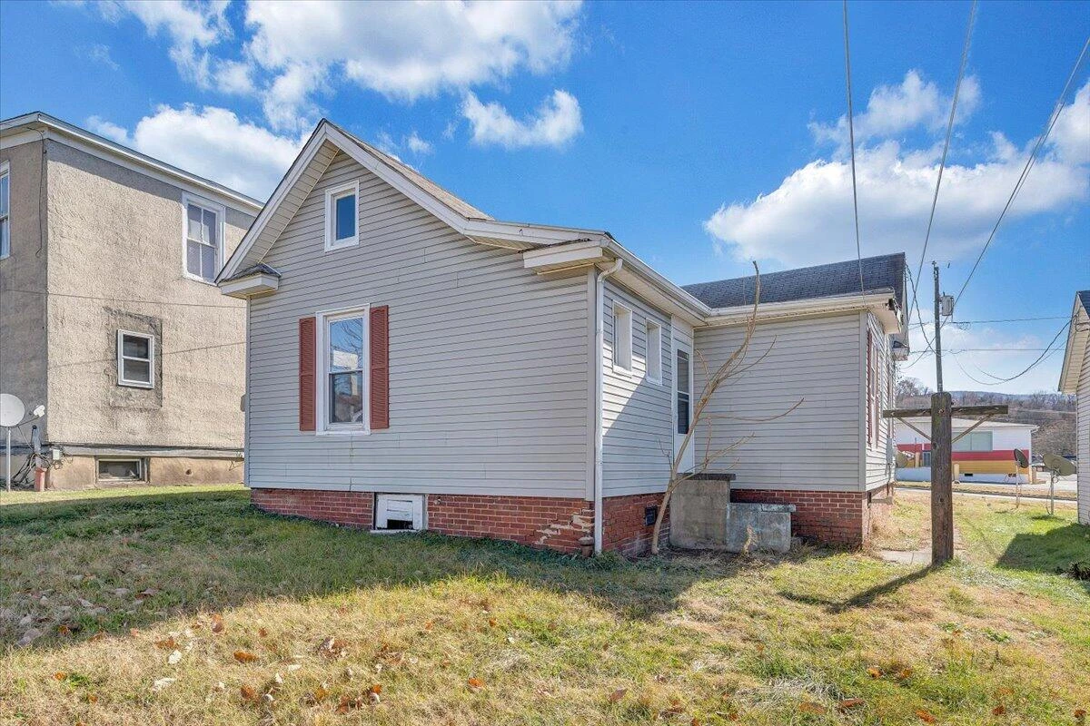 228 E Beech ST - Photo 24