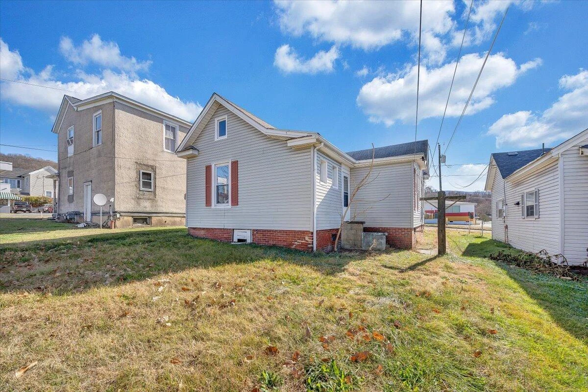 228 E Beech ST - Photo 25