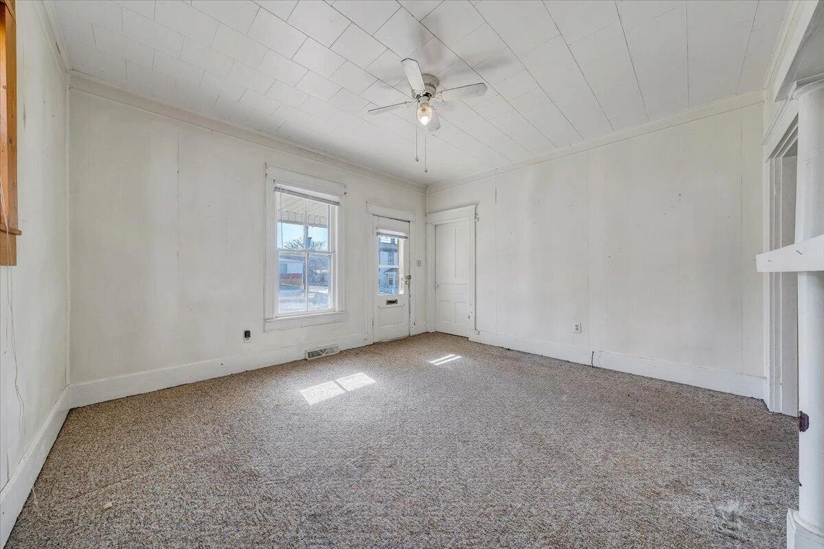 228 E Beech ST - Photo 4
