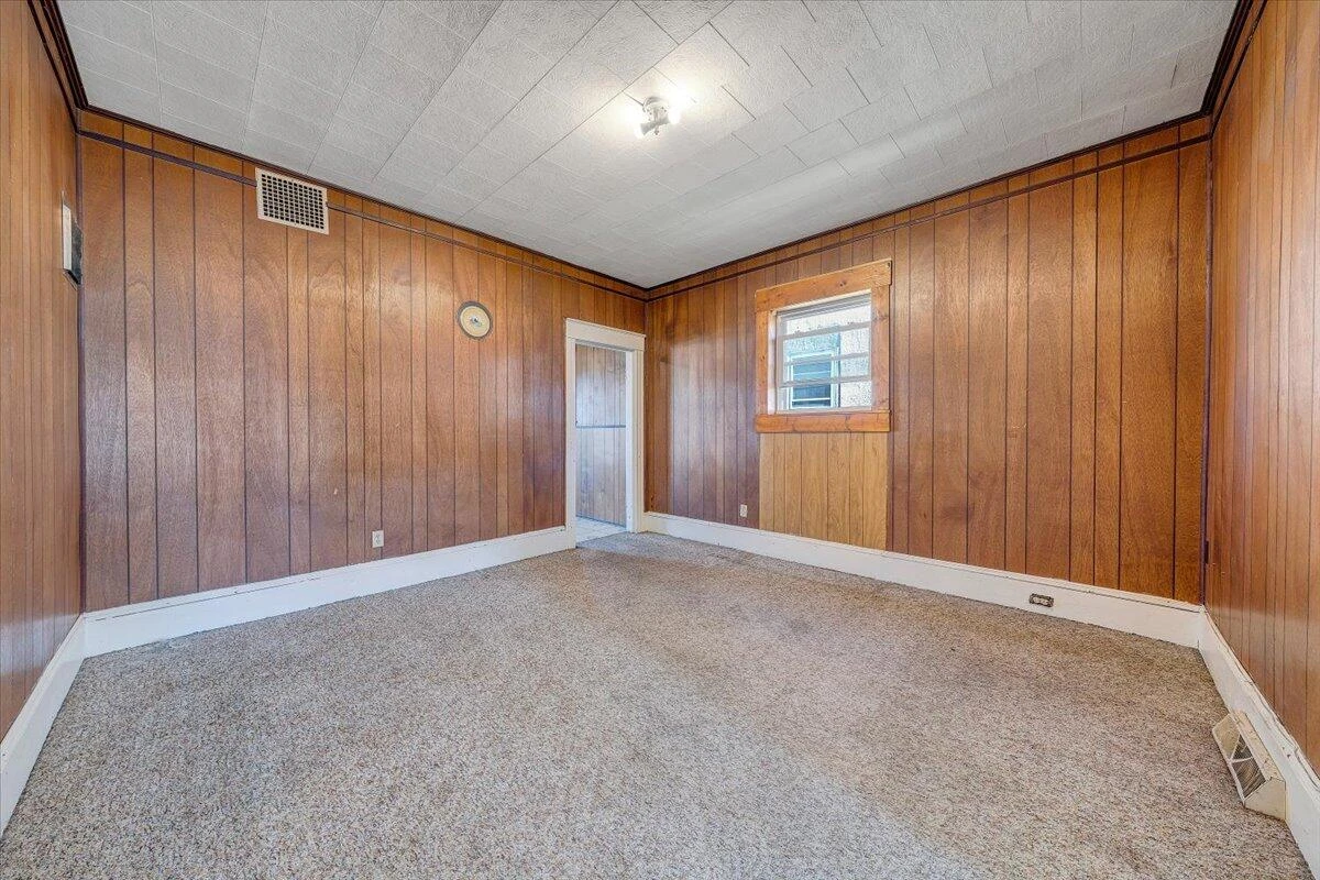 228 E Beech ST - Photo 5