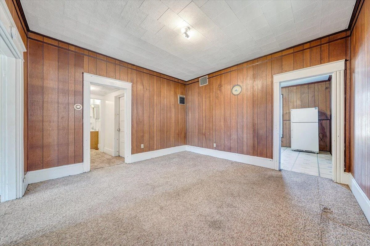 228 E Beech ST - Photo 6