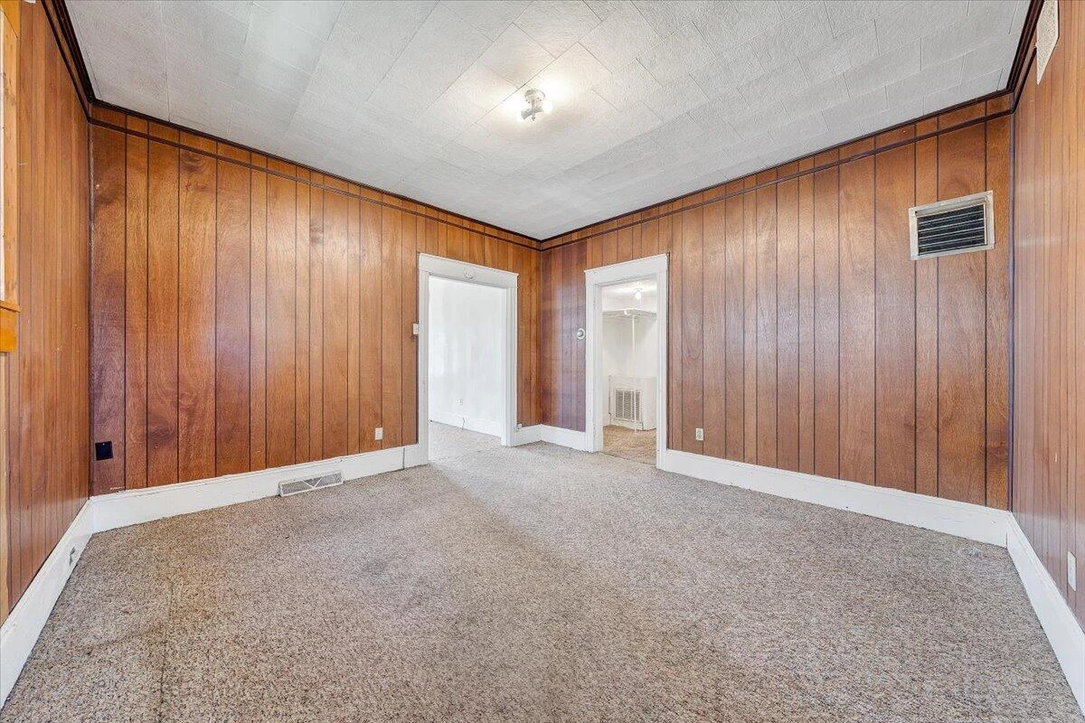 228 E Beech ST - Photo 7