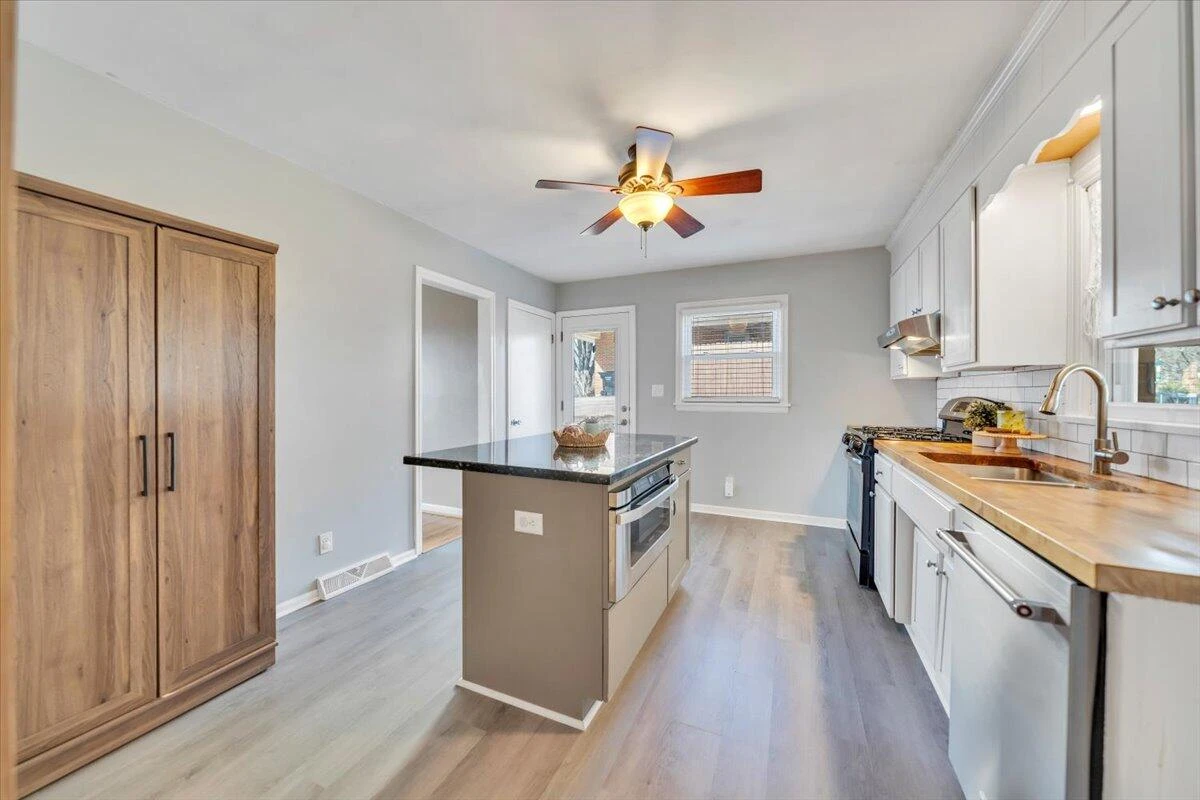 5923 Village LN - Photo 14